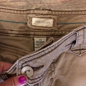 ☘️ 3 for 10 Maurices khaki Capri pants 1/2